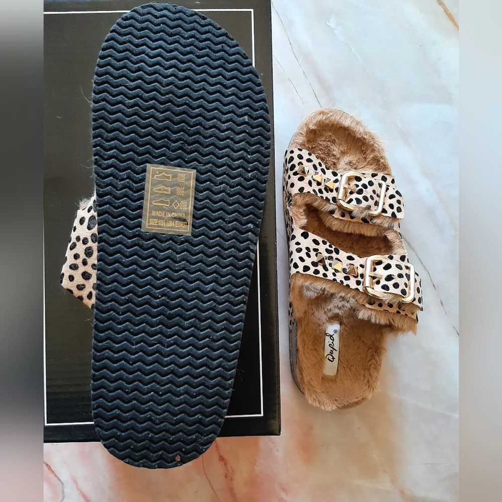 Qupid Cheetah Print Sandals - Picture 3 of 7